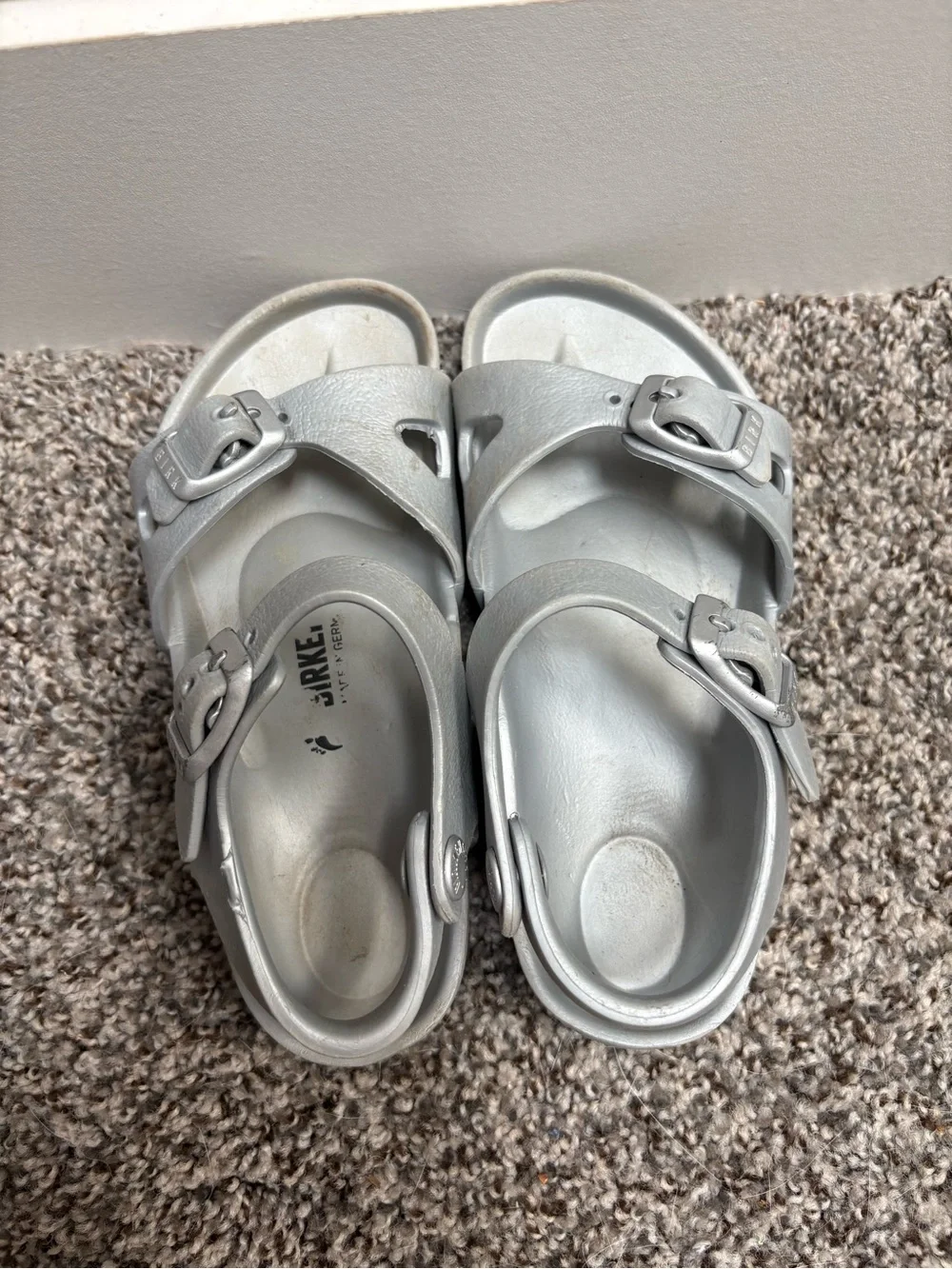 Birkenstock Waterproof Silver Textured Buckle Sandals Size 28 (10c)